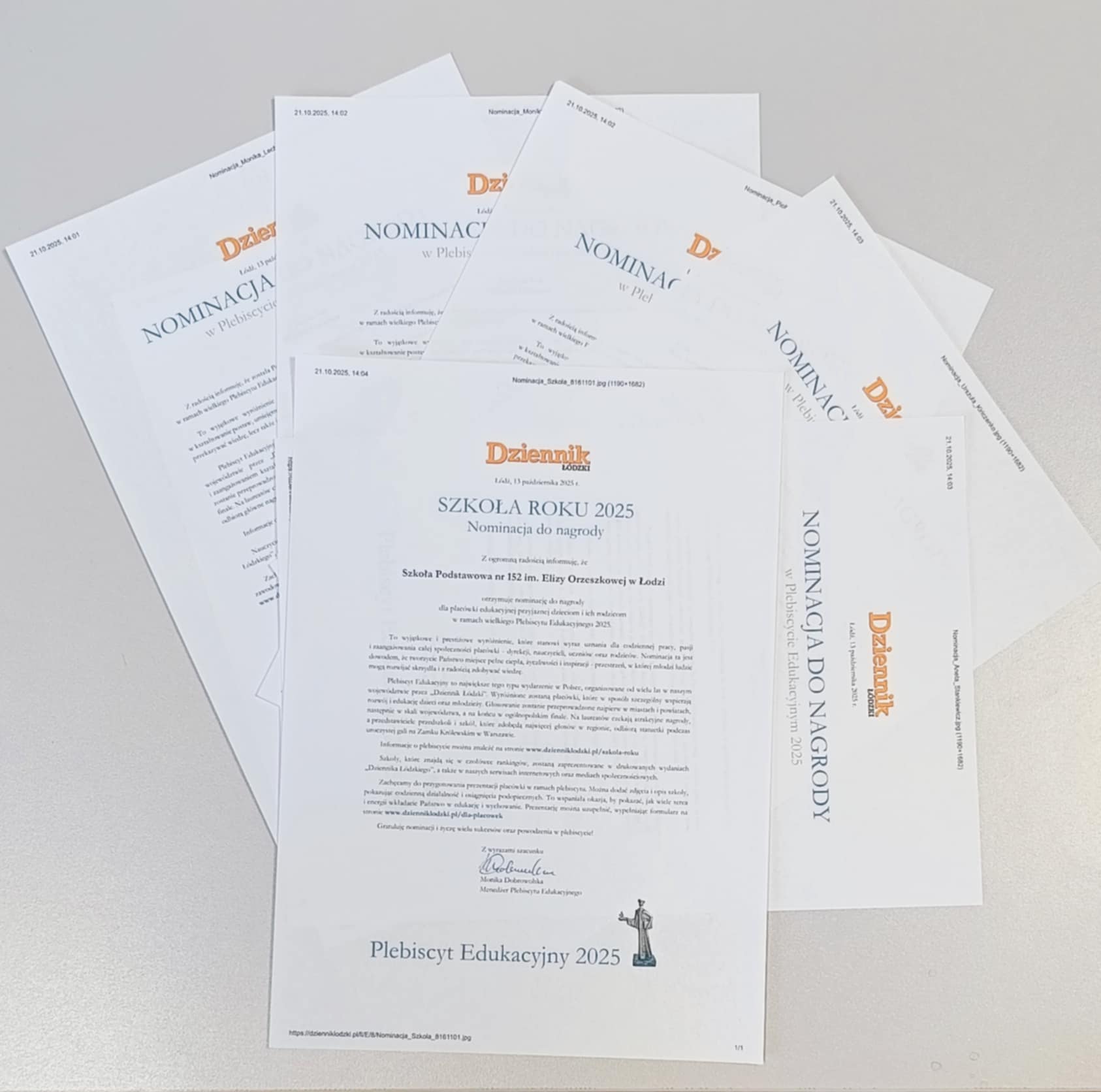 dyplomy dla szkoły roku oraz nauczyciela roku