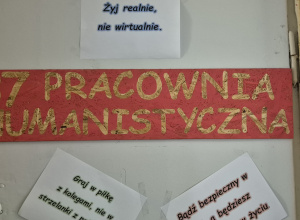 hasła na drzwiach lekcyjnych