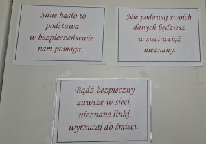 hasła na drzwiach sal lekcyjnych