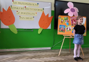 8. Dziewczynka wygłasza wiersz