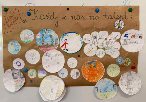 prace plastyczne na scianie