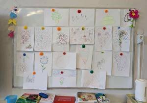 prace plastyczne na scianie