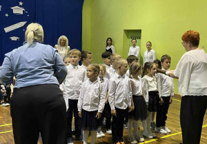 Słubowanie klas pierwszych przez panią dyrektor