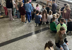 uczen wykonuje RKO na fantomie