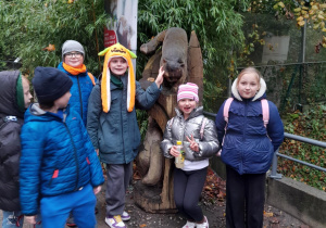 uczniowie w orientarium