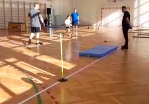 Ola, ćwiczenie z piłką lekarską