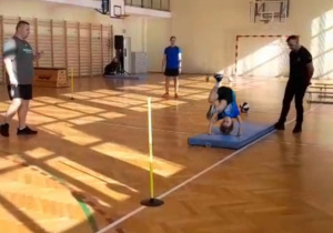 Oluś, fenomenalny przewrót w przód