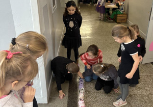 7. Dzieci z wróżbą bez buta