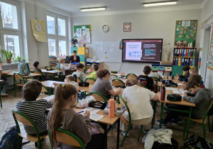 Dzieci poznają sposoby na oszczędzanie pieniędzy