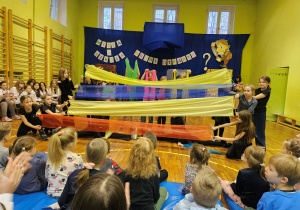 Występy uczniów i nauczyciela podczas Drzwi Otwartych szkoły