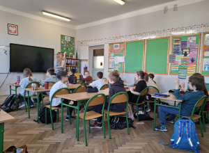 Mama Kuby prowadzi lekcje na temat dbania o zdrowie i wygląd