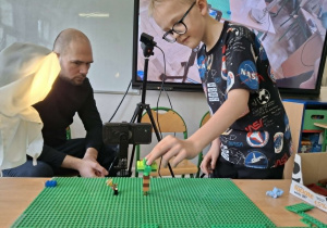 Uczeń tworzy kolejne etapy animacji_